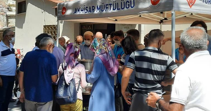 Akhisar Müftülüğü’nden aşure ikramı