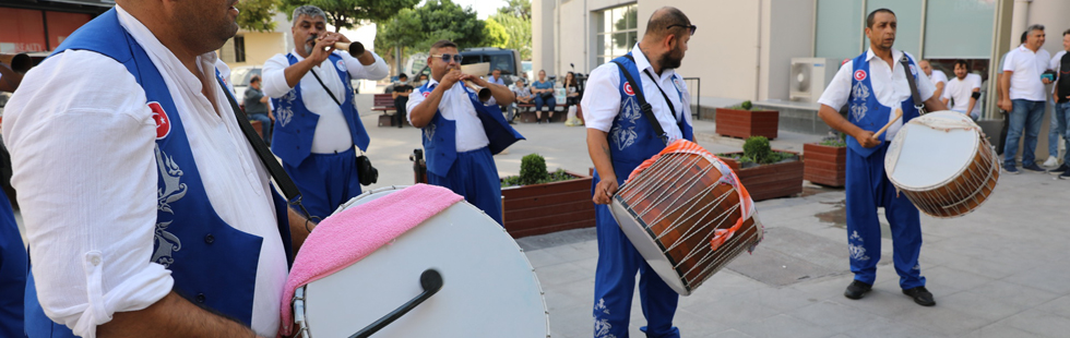 Çağlak Yağlı Güreşleri davulcuları davet turlarında