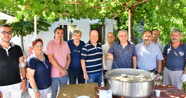 Gıda Çarşısı yönetiminden aşure hayrı