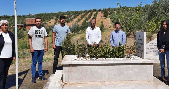 Akhisarlı gençler şehidin mezarına sahip çıktı