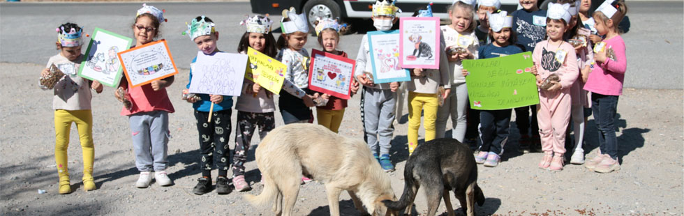 Akhisar Belediyesi Mahalle Kreşi minikleri can dostları ile buluştu