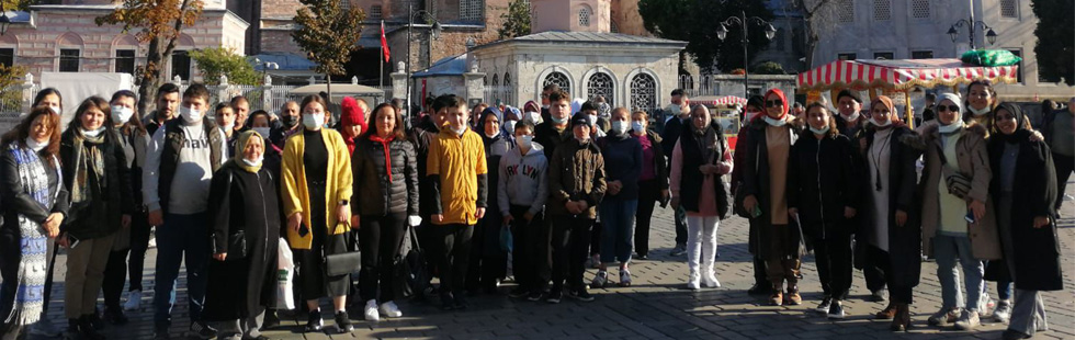 Akhisar Belediyesi’nden özel öğrencilere İstanbul gezisi