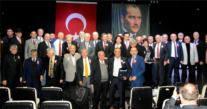 İzmir TÜRFAD “İnsanlar Yaşarken de Anılmalıdır” ödül töreni