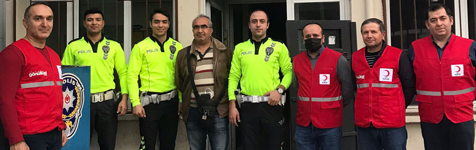 Kızılay Akhisar Şubesi'nden tatlı ikramı