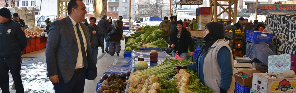 Başkan Besim Dutlulu, halkın içinde, esnafın yanında