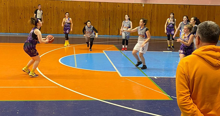 Akhisargücü, galibiyetle başladı 68-31