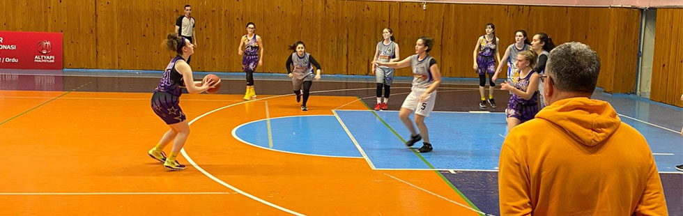 Akhisargücü, galibiyetle başladı 68-31