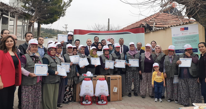 Uygulamalı Çiftçi Okulu mezunlarına sertifika ve hediyeleri teslim edildi