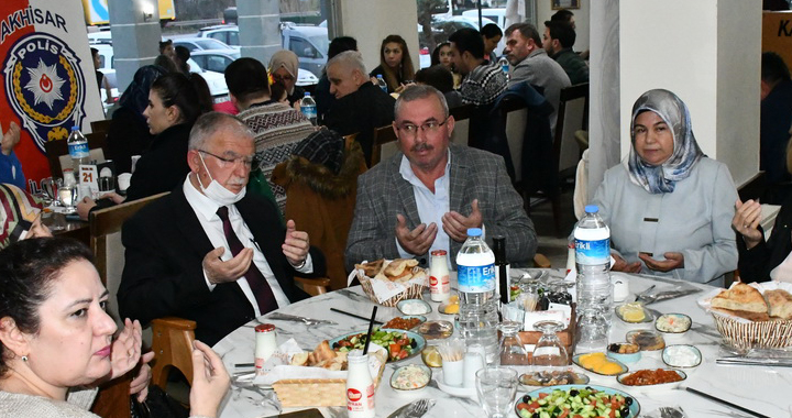 Akhisar Emniyeti’nden anlamlı iftar