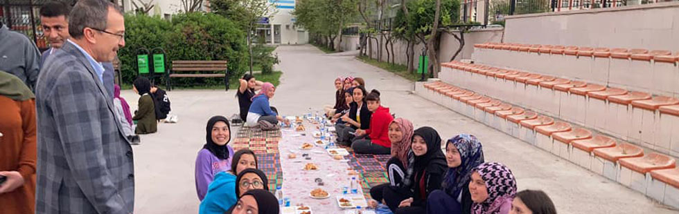 Milletvekili Aydemir, iftarda öğrencilerle buluştu