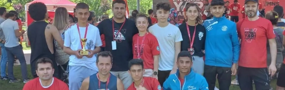 Akhisar Gençlik SK, Vestel yarı maratonundan dereceyle döndü