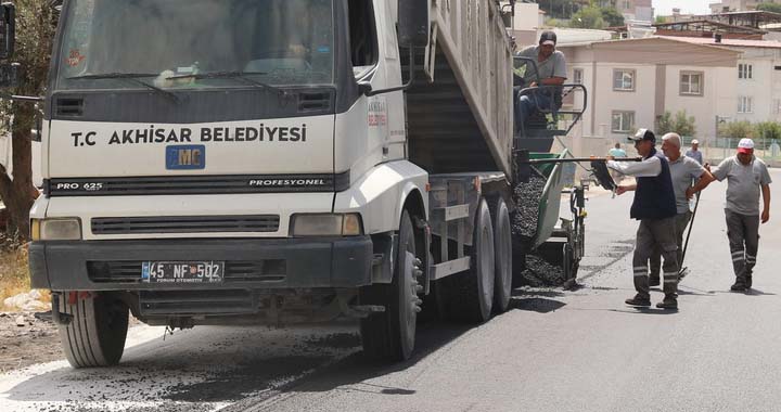 Akhisar’da asfalt çalışmaları aralıksız devam ediyor