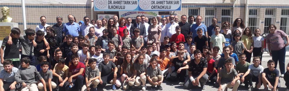 Tarık Sarı Ortaokulu’nda Görsel Sanatlar Sergisi açıldı