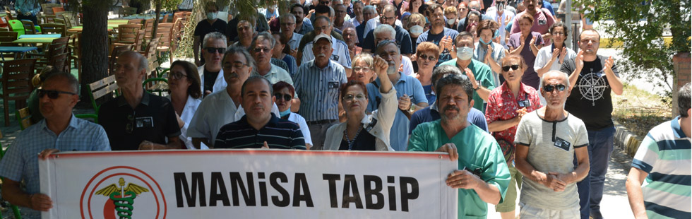 Akhisarlı Sağlık Çalışanları, Ekrem Karakaya için basın açıklaması yaptı