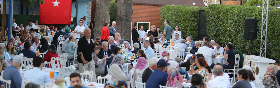 Akhisarlı protokol üyeleri gazilerle akşam yemeğinde buluştu