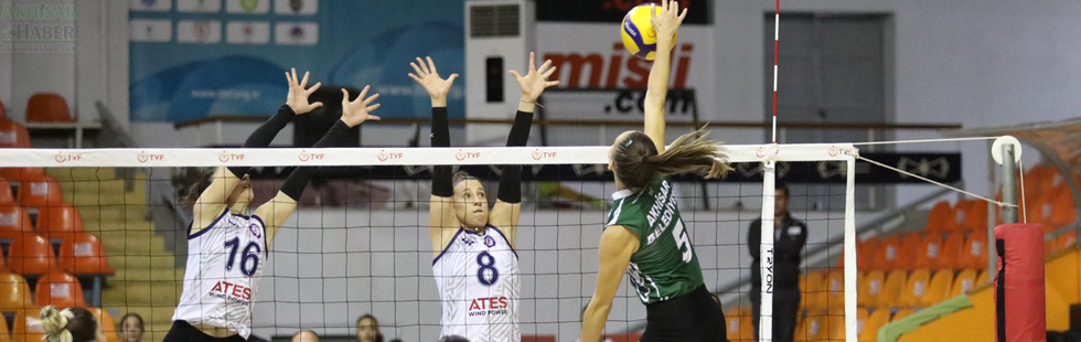 Akhisar Belediye Voleybol takımı lige mağlup başladı