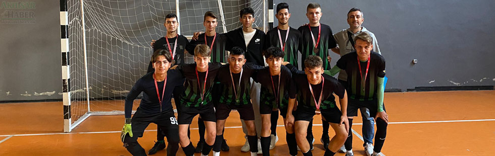 Cumhuriyet Bayramı futsal turnuvasında şampiyon Namıkoğul Anadolu Lisesi