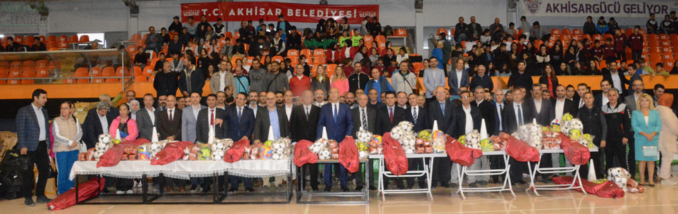 Okullara spor malzemeleri törenle dağıtıldı