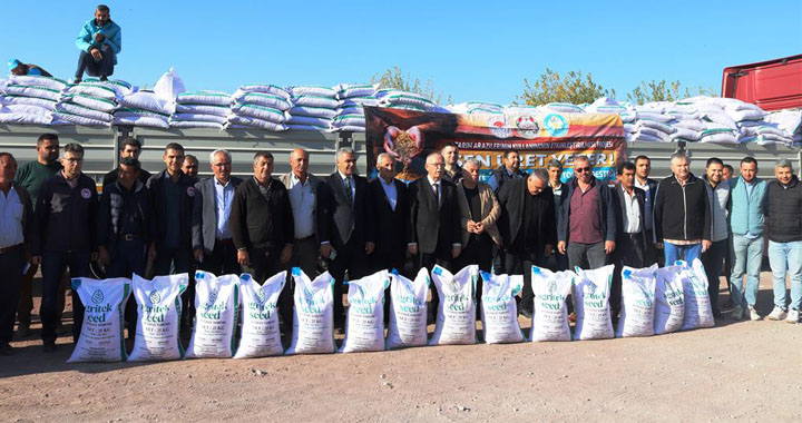 Akhisarlı çiftçilere 70 ton buğday tohum desteği