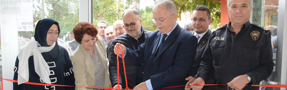 Ulucami Eğitimi ve Kültür Vakfı sergisi açıldı