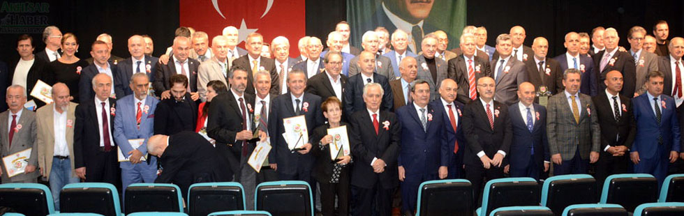 İzmir TÜRFAD “İnsanlar Yaşarken de Anılmalıdır” ödül töreni