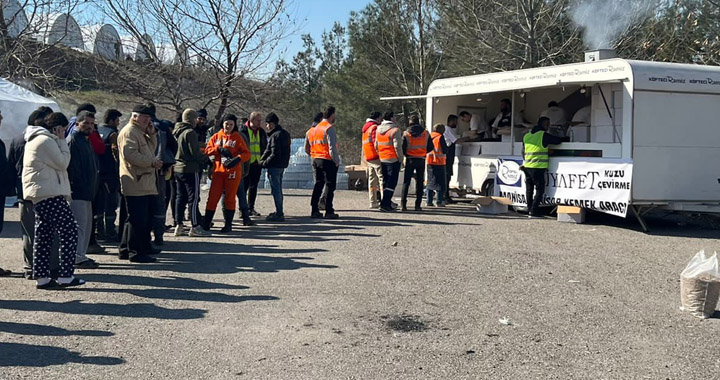 Ramiz Köfte ve Ziyafet Kuzu Çevirme deprem bölgesinde