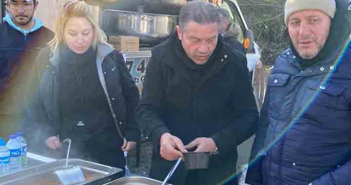 Lokantacılar odası depremzedelere yemek dağıtımına başladı