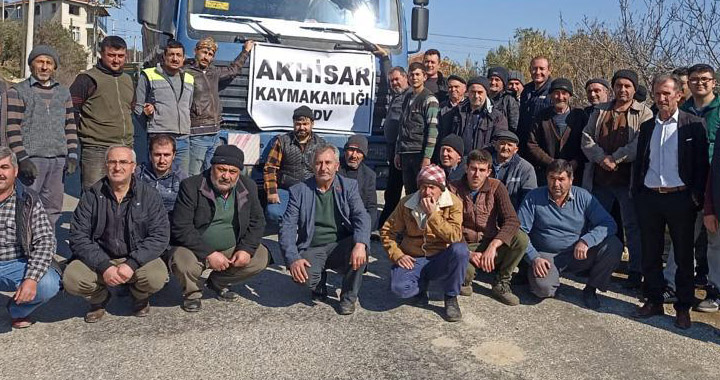 Akhisar’ın kırsal mahallelerinden deprem bölgesine odun yardımı