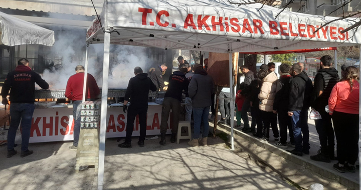 Esnaf Odası Kasap üyeleri köfte ekmek dağıtmaya başladı