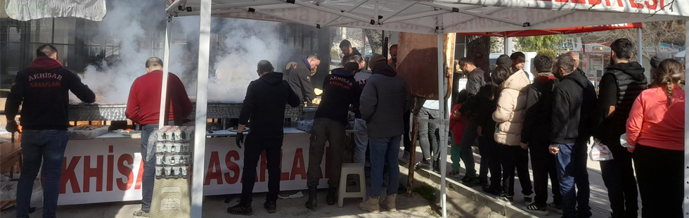 Esnaf Odası Kasap üyeleri köfte ekmek dağıtmaya başladı