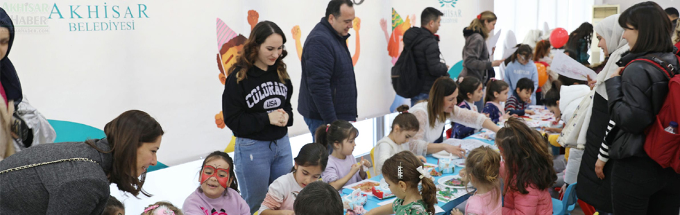 Akhisar Belediyesi, depremden etkilenen çocuklara moral oldu