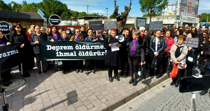 Akhisarlı kadınlar 8 Mart Kadınlar gününde yürüdüler