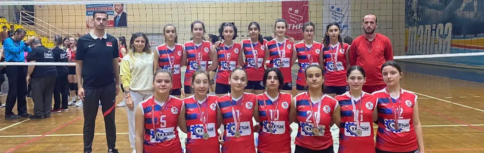 Akhisar Gençlik ve Spor Kulübü midi voleybolda İl ikincisi