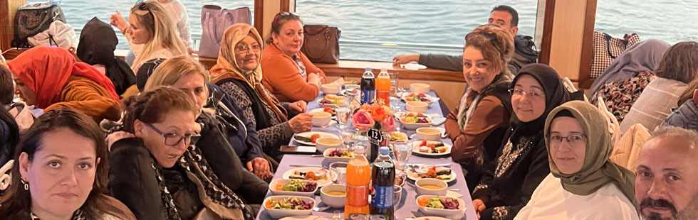 Akhisarlılar boğazda iftarda