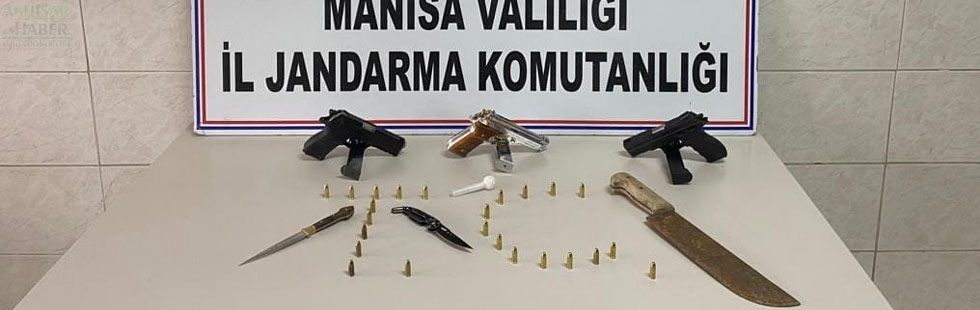 3 ruhsatsız tabanca ve kesici aletler ele geçirildi