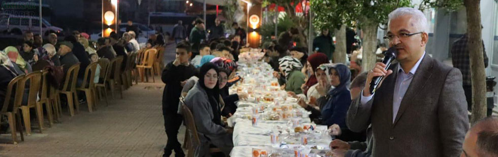 Akhisar’da depremzede aileler iftarda buluştu