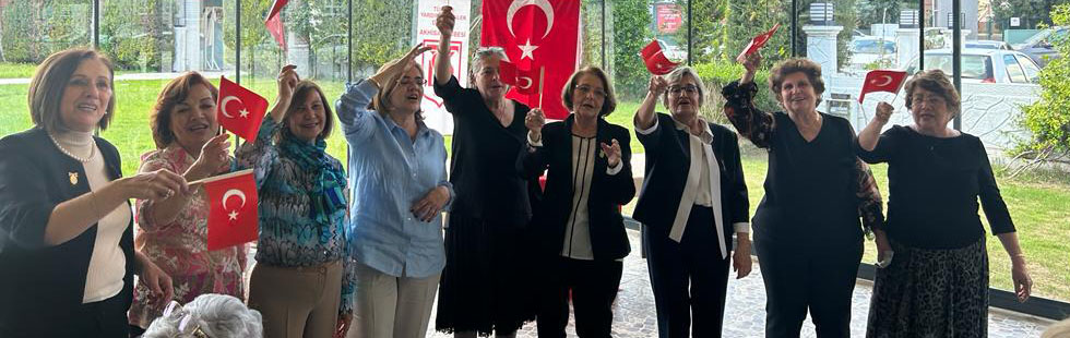 Akhisarlı yardım sevenlere ödüllüleri takdim edildi