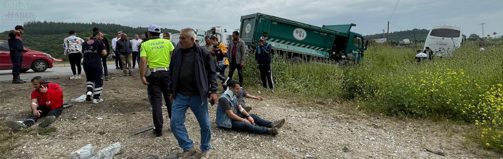 Akhisar – Manisa yolunda zincirleme trafik kazası! 12 yaralı