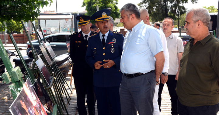 Akhisar’da 15 Temmuz Fotoğraf sergisi açıldı