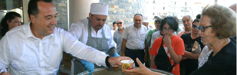 Akhisar Belediyesinin geleneksel aşure etkinliği