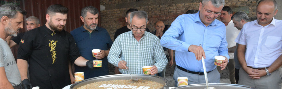 Demirciler odasından geleneksel aşure hayrı