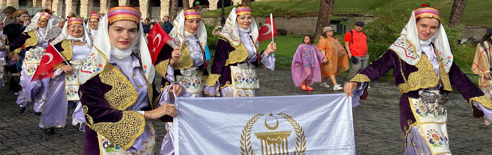 Halk Oyunları Ekibi İtalya’da Akhisar’ı temsil etti