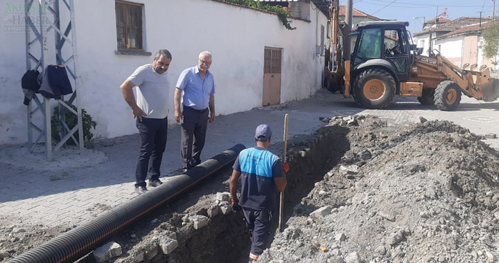 Dereköy Mahallesinde kanalizasyon hattı yenileniyor