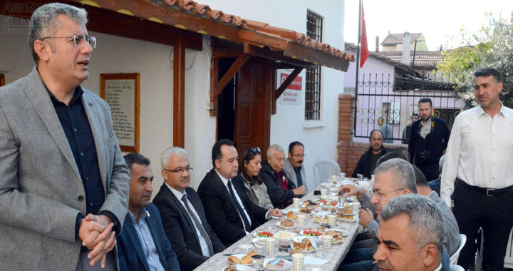 Şeyhisa Muhtarı ve mahalle sakinlerinin kahvaltı programı