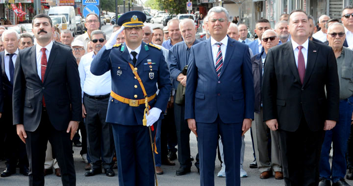 Cumhuriyet Bayramı 100. yılı çelenk sunma töreniyle başladı