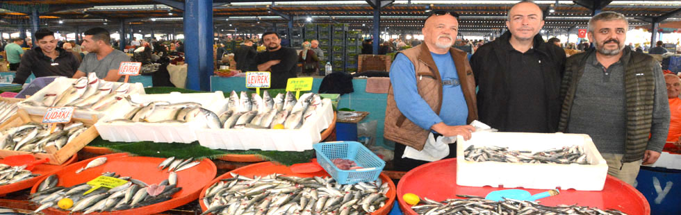 Güral, temiz ve günlük balık Akhisar pazar yerlerindedir