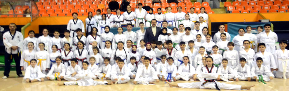 Taekwon-do kuşak sınavında 77 sporcu ter döktü