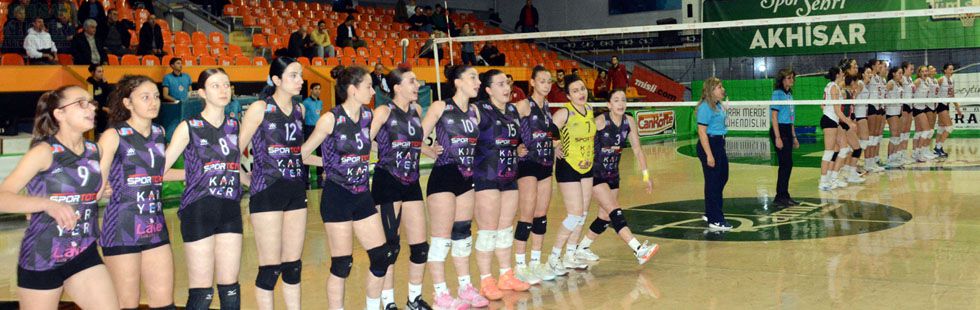 Akhisargücü, Karşıyaka Medicalpoint Voleybol takımını 3-2 yendi