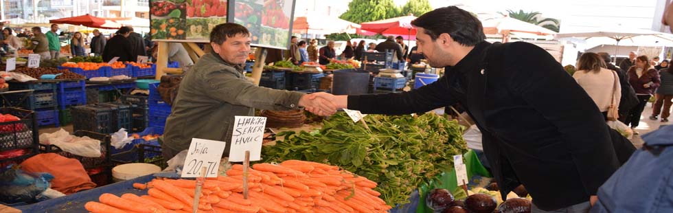 Hızır Şenol, Cuma Pazarında esnaf ziyareti gerçekleştirdi