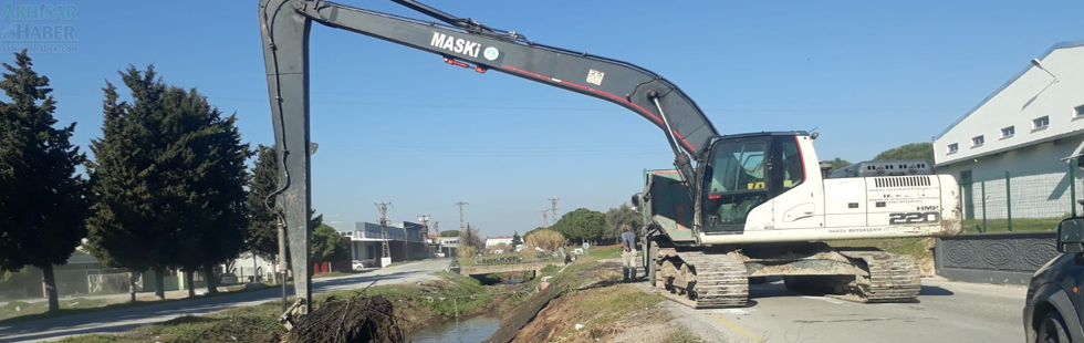 Hürriyet Mahallesinde 2 Kilometrelik Dere Temizliği